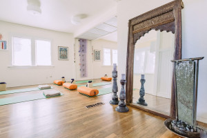 Yoga mats and decor in the Healthy Zen studio