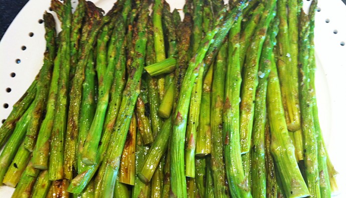 A bunch of grilled asparagus